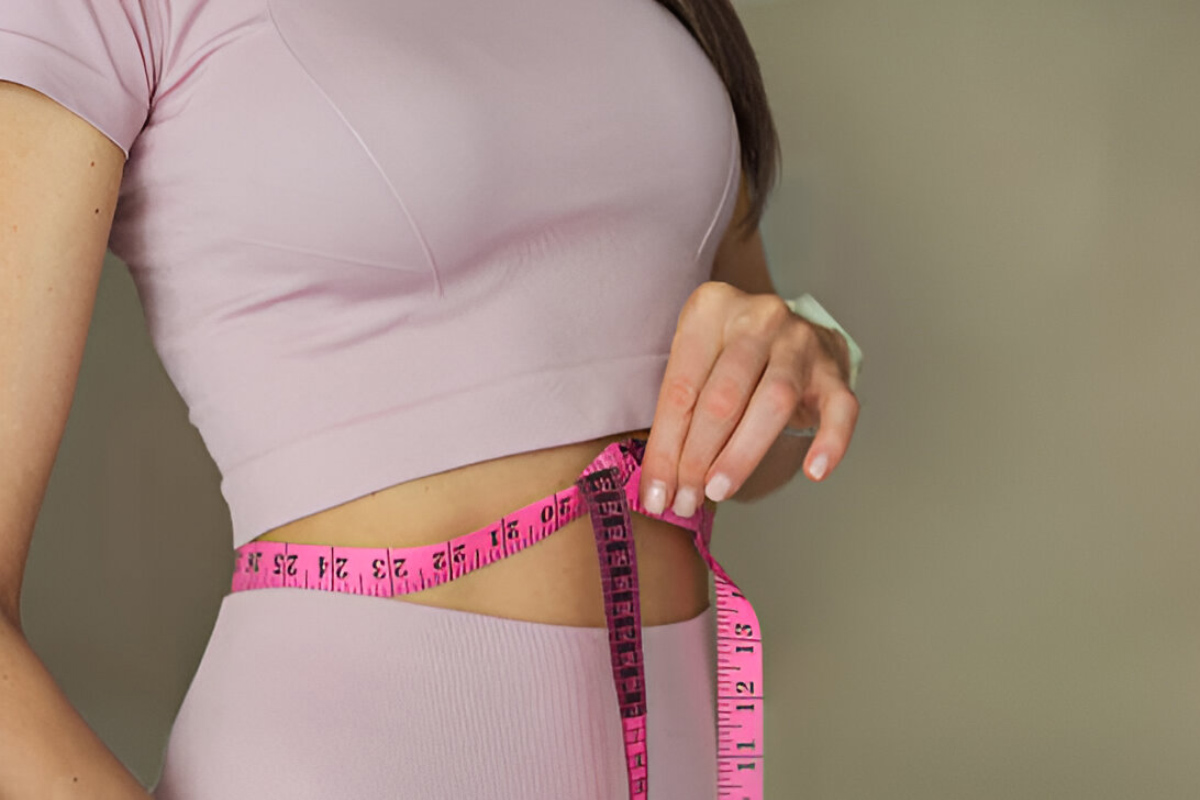 تصویر چک کردن دور کمر بعد رژیم کتوژنیک