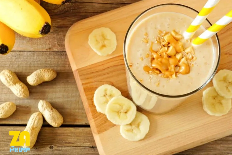 اسموتی با موز و کره‌ بادام ‌زمینی