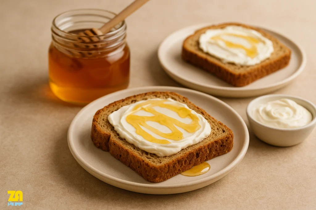 نان سبوس‌دار با عسل و خامه